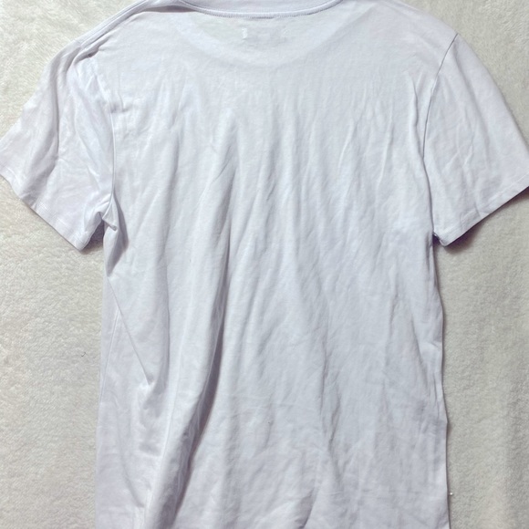 And now this women’s size medium tee shirt with rose detail white - Picture 5 of 5